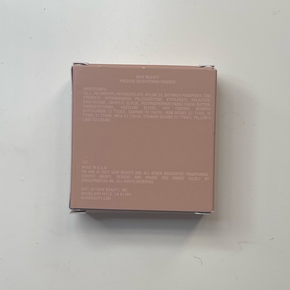 KKW Beauty - Pressed Brightening Powder (4) - Picture 4 of 4